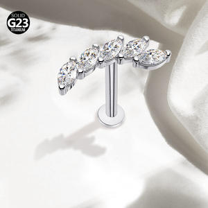 Pendiente de Oreja Youkeen Piercing al por Mayor, Calibre 16, con Circonita Marquise en Forma de Hoja, Plateado en Plata, de Titanio, ASTM F136, Plano, para Boda - Product Image 4