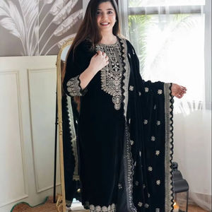 Top de terciopelo con bordado pesado Trabajo Pent Salwar Kameez Estilo formal Absorbe la humedad Hecho de viscosa para ocasiones de fiesta - Product Image 1