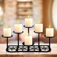 Porte-bougie artisanal en fer forgé durable avec des boucles élégantes et une finition bronze antique pour un décor rustique vintage de Pâques