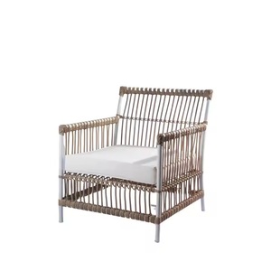 Chaises tissées en rotin et en bois pour le jardin Rotin résistant aux intempéries avec cadre en aluminium et coussins en polyester - Product Image 1