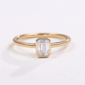 Anillo de Compromiso con Diamante Cultivado en Laboratorio, Corte Esmeralda de 1 Quilate, Engaste de Oro de 14K, Certificado - Product Image 1