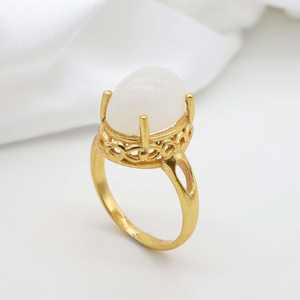 Anillo informal de moda de 18 quilates chapado en oro Natural Rainbow Moonstone Designer Everyday para mujer Corte ovalado Latón chapado en oro de 18 quilates - Product Image 6