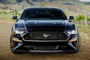 Ford Mustang GT Coupé Premium Coyote V8 2020, Usado en Excelentes Condiciones, Paquete de Rendimiento GT, Propiedad de un Propietario del Oeste - Product Image 1