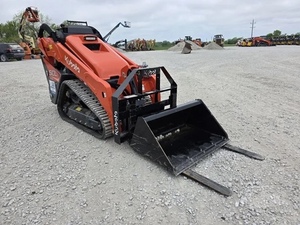 รถตักล้อยางขนาดเล็ก Kubota SCL1000 ปี 2024 พร้อมตัวขับเคลื่อนแบบตีนตะขาบ ชิ้นส่วนไฮดรอลิก KYB แกนลูกปืน กำลัง 92 กิโลวัตต์ - Product Image 6