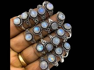 Superbe lot en gros de pierres de lune arc-en-ciel rondes serties en bézel, plaqué argent sterling 925 massif, fabrication artisanale Baho - Product Image 6