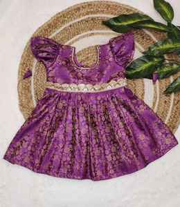 À la mode BANARASI COTON SOIE ZARI TISSANT BODER TRAVAIL ENFANT FILLE FROCK AVEC DOUBLURE EN COTON AVEC TAILLE PERSONNALISÉE - Product Image 4