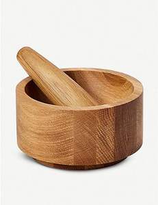 Juego de mortero de madera hecho a mano con acabado natural ideal para moler especias hierbas y crear recetas de cocina - Product Image 6