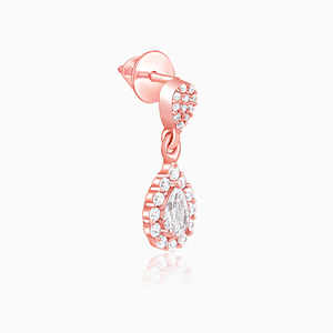 Boucles d'oreilles pendantes tendance en or rose glamour avec un éclat scintillant pour un look moderne et branché - Product Image 2