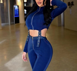 ชุดวอร์มผ้ากำมะหยี่สำหรับผู้หญิงชุดวอร์มผ้ากำมะหยี่2ชิ้นเสื้อครอปและกางเกงขากว้าง - Product Image 1