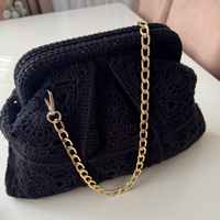 Tas Selempang Rajut Hitam Buatan Tangan Ringan dengan Lapisan Satin, Tas Selempang Rajut Chic dengan Tali Rantai Emas, Estetika Minimalis