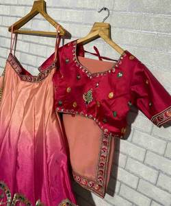 Lo último en tela de terciopelo de trabajo bordado pesado de diseñador Ne, Lehenga Choli nupcial para boda femenina india y ropa de matrimonio - Product Image 2