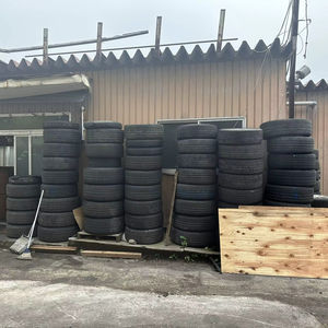 Pneus d'occasion pour voitures et camions - Vente en gros - Meilleure qualité - Solides - Product Image 1