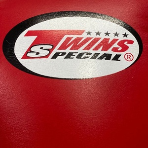 Gants de boxe Muay Thai rouges personnalisés en gros pour la vente, avec logo personnalisé, pour le sparring, le punching, les arts martiaux et le MMA - Product Image 4