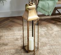 Lanterne de table décorative en laiton avec un design jali complexe idéal pour la décoration festive ou les espaces de prière traditionnels