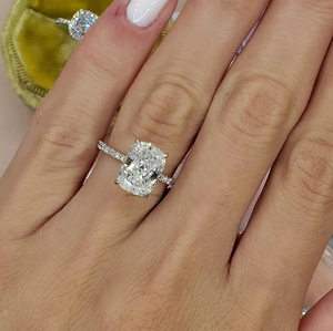 Bague solitaire de luxe 3.41 TC en forme de coussin de glace pilée avec halo caché en argent 925 pour cadeau de mariage ou d'anniversaire - Product Image 6