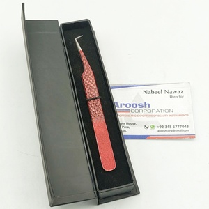 Pinzas de extensión de pestañas con agarre de diamante de acero inoxidable rojo de 90 grados al por mayor de alta calidad artista de pestañas sostenible puntiagudo - Product Image 1