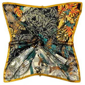 Elégants foulards en soie légers et longs à fleurs ethniques avec un drapé lisse qui correspond parfaitement aux looks décontractés et formels - Product Image 6