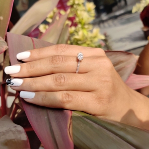Ensemble de pavés en or massif 10kt Marquise Cut Moissanite Anneaux de promesse de mariage pour les femmes pour les fêtes et les anniversaires - Product Image 2
