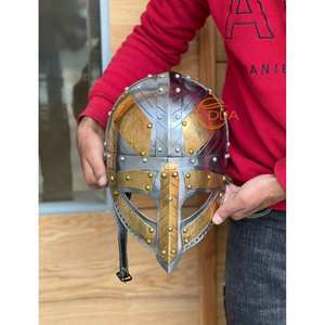 Casco de Guerrero Vikingo Hecho a Mano con Acabado en Latón y Acero, Casco de Armadura Nórdica Medieval para Exhibición, Cosplay y Coleccionistas - Product Image 1