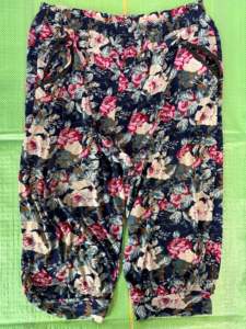 Vêtements usagés (habillement) : Pantalons en soie pour femmes (pantalons glacés) - Product Image 1