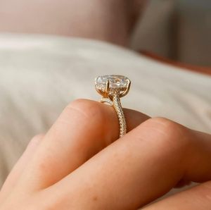 Bague de fiançailles en moissanite de qualité supérieure, 4,30 carats, taille ovale et ronde, halo, pour cadeau d'anniversaire, prix de gros disponible - Product Image 4