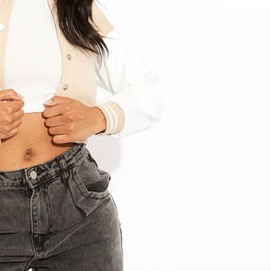 Chaqueta corta con estampado bordado de color único para mujer, chaqueta universitaria corta con cuello redondo personalizada para mujer - Product Image 5