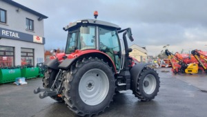 รถแทรกเตอร์มือสอง Massey Ferguson 5S 125 แรงม้า 185 แรงม้า ขับเคลื่อน 4 ล้อ ระบบเกียร์เกษตร พร้อมปั๊มและเกียร์บ็อกซ์สำหรับขาย - Product Image 3