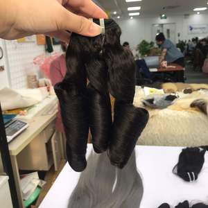 Vente en gros de Haute Qualité 100% Vietnam Remy Cheveux Humains Bouncy Curly Bundles & Frontal Extensions HD Lace Meilleure Qualité Disponible - Product Image 3