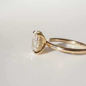Anillo de Oro Puro de 14K con Diamante Suelto de Corte Ovalado de 1.0-3.0 Quilates con Engaste de Halo Oculto, Anillo de Compromiso y Boda - Product Image 2