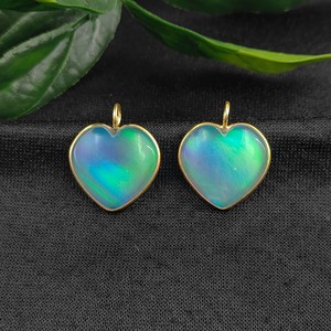Colgantes de ópalo verde en forma de corazón chapado en oro 925 Plata hecho a mano bisel ajuste ópalo encanto para regalo proveedores de joyería al por mayor - Product Image 1