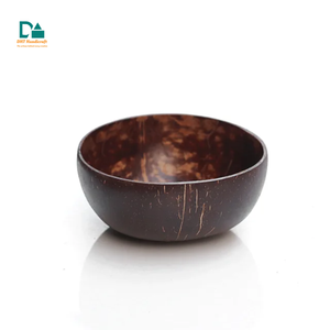 Ensemble de bols en noix de coco gravés naturellement et de cuillères en bambou avec boîte en carton pour la vente en gros B2B en Europe - Product Image 6