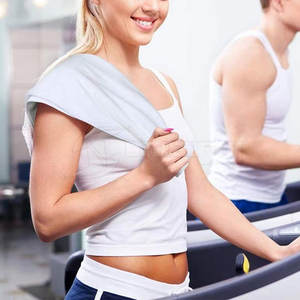 Serviette de sport en microfibre anti-odeur pour les entraînements intenses et les séances d'entraînement longues - Product Image 2