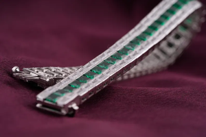 Pulsera de tenis de diamantes de moissanita verde esmeralda, pulsera de lujo con diseño de Baguette plateado para uso diario y fiestas - Product Image 4