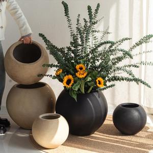 Pot de fleurs en ciment blanc moderne de style nordique pour l'intérieur et l'extérieur, écologique, léger, durable, avec revêtement en poudre, pour la maison, le jardin, l'hôtel - Product Image 1