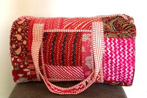 Sac de voyage en coton matelassé patchwork fait main rouge Fermeture à glissière Grande capacité Durable Écologique Sport Week-end Luxe - Product Image 4