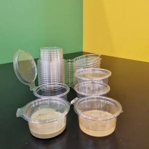 Idées de nouveaux produits OEM personnalisés 2026 Fabricant de gobelets à sauce en plastique PET 2 oz 60 ml jetables à emporter avec couvercle à charnière - Product Image 1