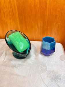 Porte-savon en résine fabriqué à la main avec un design élégant et durable. Élégant, résistant à l'eau et parfait pour la décoration de salle de bain moderne. - Product Image 3