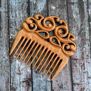 Peine de Madera Ecológico Hecho a Mano con Acabado Pulido, Peine de Masaje Anti-Rotura para Cabello Grueso, Rizado y Lacio - Product Image 3