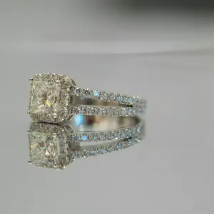 Bague de fiançailles et de mariage en argent 925 avec halo de diamants en moissanite taille princesse de 2,50 carats - Product Image 2