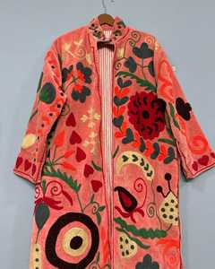 La última chaqueta de terciopelo Suzani larga Vintage para mujer, abrigo de invierno bordado a mano informal elegante, cárdigan acogedor, vestido sin playa - Product Image 3