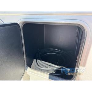 Camping-car de luxe d'occasion Entegra Coach Vision XL 31UL 2024 - Product Image 3