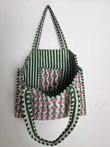 Sac fourre-tout en coton indien Kantha fait sur mesure, sac à main en patchwork pour femmes, pour le shopping, la plage et les voyages - Product Image 3