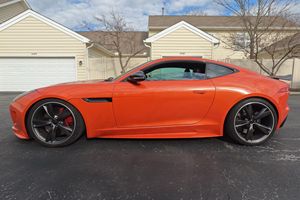 Jaguar F-Type R Coupé 2017 Usado, Motor V8 Supercargado, Color Naranja Arena, Paquete Vision Pack 2, Mayormente de Propietarios del Sur - Product Image 2