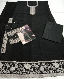 Costume Chi-non Dupatta lourd à fleurs pures pour femmes avec broderie fantaisie pour les fêtes - Product Image 5