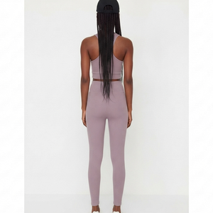 Ensemble de yoga 2 pièces pour femme : soutien-gorge et legging respirants et légers, col carré avec taille élastique, couleur unie – Fournisseur d'ensembles de yoga - Product Image 2