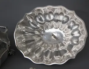 Bol de service élégant en acier inoxydable avec couvercle |   Durable et écologique, ajoute du charme à la configuration de la salle à manger - Product Image 5