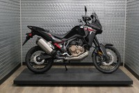 Moto d'aventure Honda Africa Twin 2026 très soignée