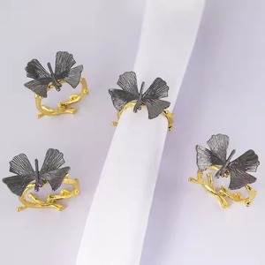 Bague décorative en or avec porte-serviettes libellule en argent pour la table de mariage, les fêtes et les repas d'hôtel. - Product Image 5