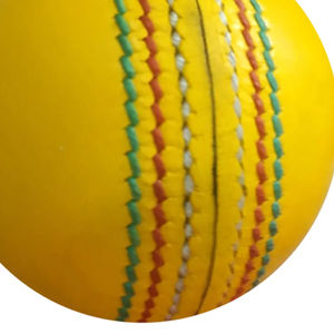 Balle en cuir avec logo personnalisé imprimé OEM Service professionnel Cricket Hardball pour Test Match Logo personnalisé imprimé - Product Image 3