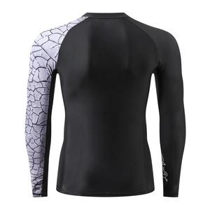 Rash Guard sublimé unisexe en polyester écologique avec impression numérique bord à bord sans couture - Product Image 2